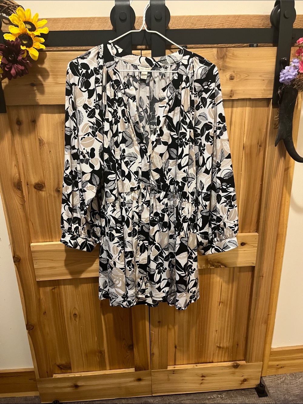 Cato Black & Cream Floral V-Neck Tunic Top